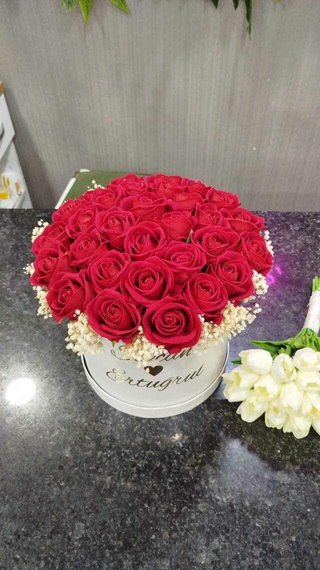 KUTUDA NİŞAN ÇİÇEĞİ