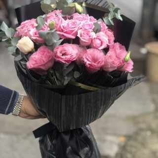 Pembe gülün ihtişamı