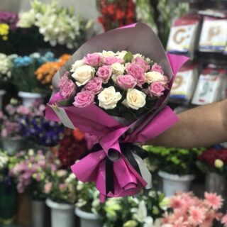 20 adet pembe-beyaz gül buketi