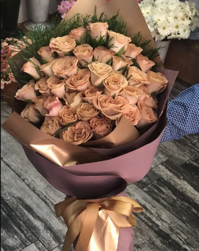 kahverengi gülün ihtişamı