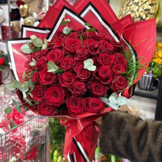 KIRMIZI SEVERLER 41 GÜL